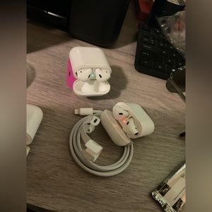 iPod charger case (2) only one missing the headphones